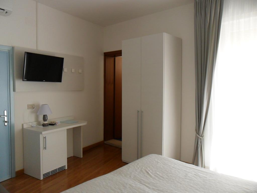 Hotel Telenia Lido di Jesolo Exteriör bild