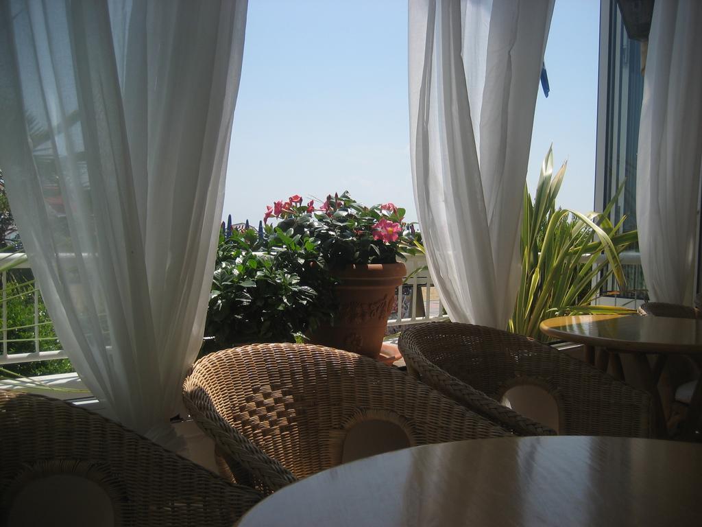 Hotel Telenia Lido di Jesolo Exteriör bild
