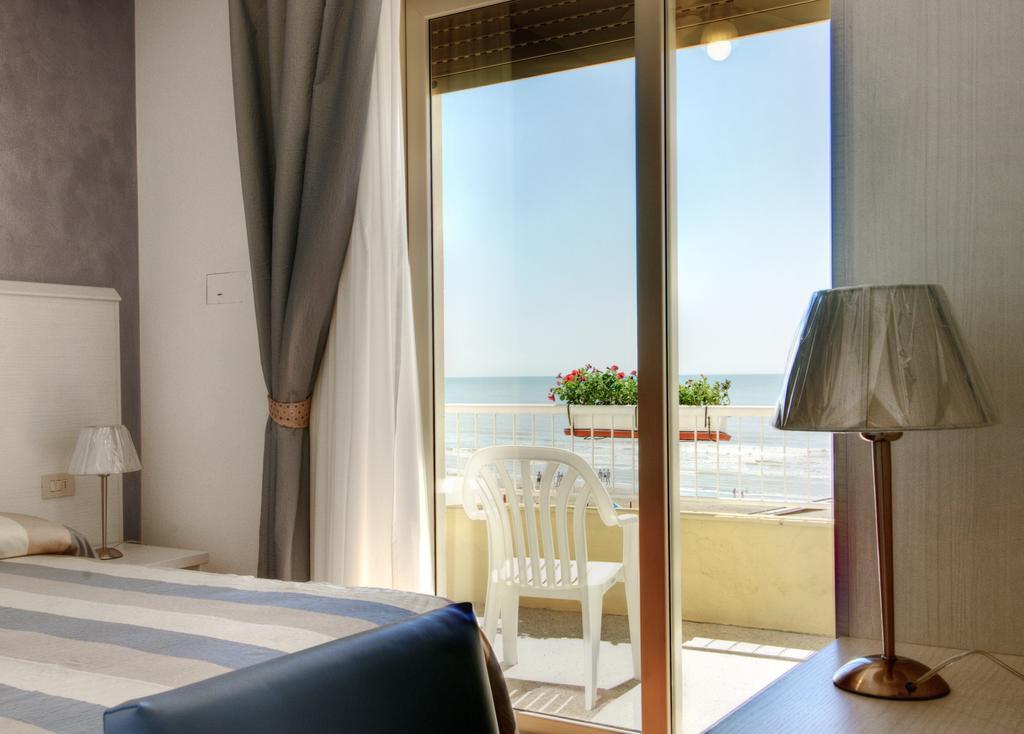 Hotel Telenia Lido di Jesolo Exteriör bild